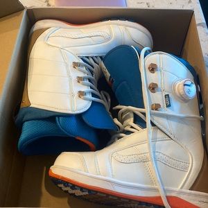 Woman’s vans snow boarding boots.